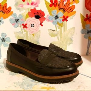 Clarks collection black leather loafers